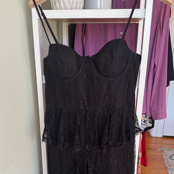 Elegant Black Lace Dress - Picture 5 of 10